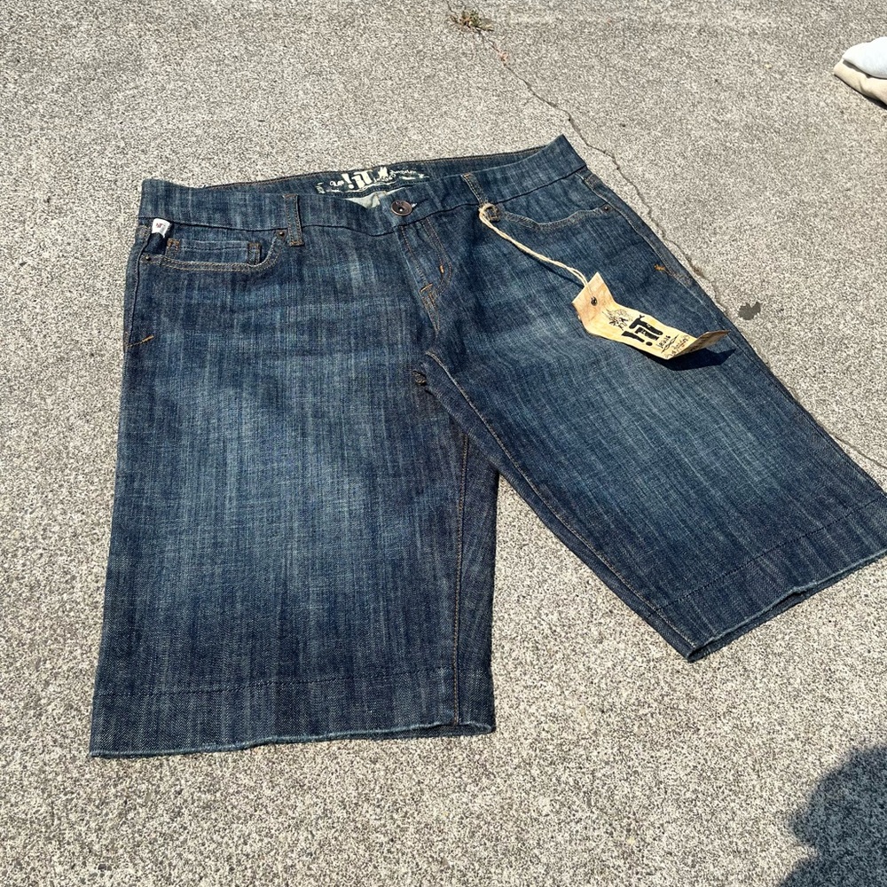 Vintage size 32 Japanese Branded Embroidered Jorts